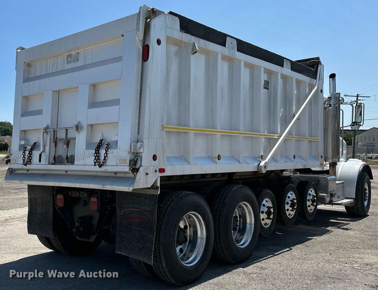 image for item DO5035 2010 Peterbilt 365  dump truck