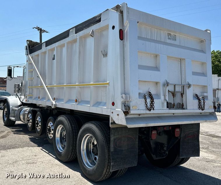 image for item DO5035 2010 Peterbilt 365  dump truck