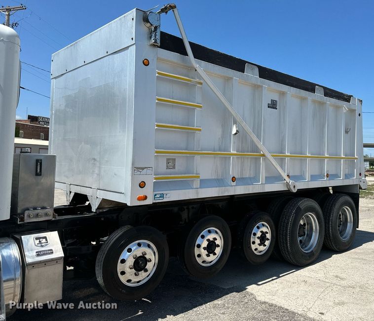 image for item DO5035 2010 Peterbilt 365  dump truck