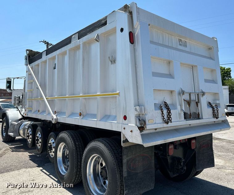 image for item DO5035 2010 Peterbilt 365  dump truck