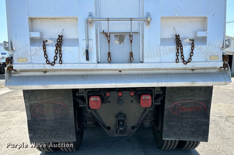 image for item DO5035 2010 Peterbilt 365  dump truck