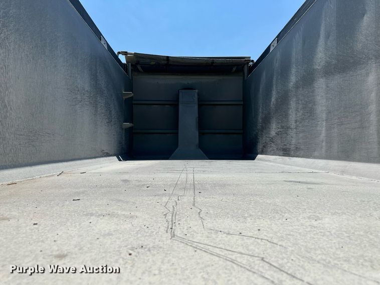 image for item DO5035 2010 Peterbilt 365  dump truck