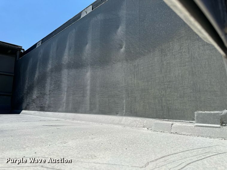 image for item DO5035 2010 Peterbilt 365  dump truck