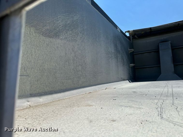 image for item DO5035 2010 Peterbilt 365  dump truck