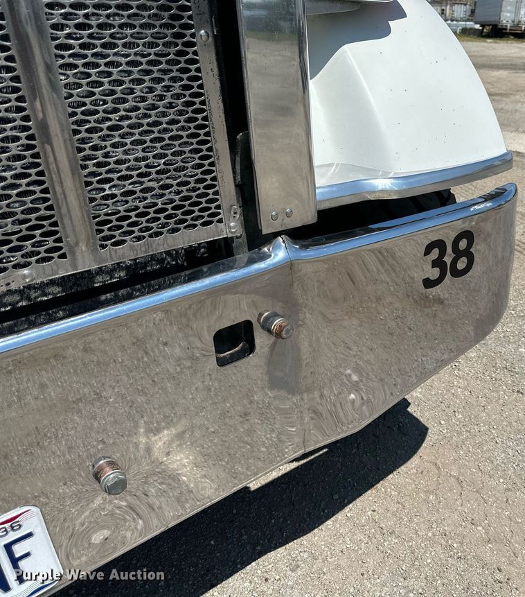 image for item DO5035 2010 Peterbilt 365  dump truck