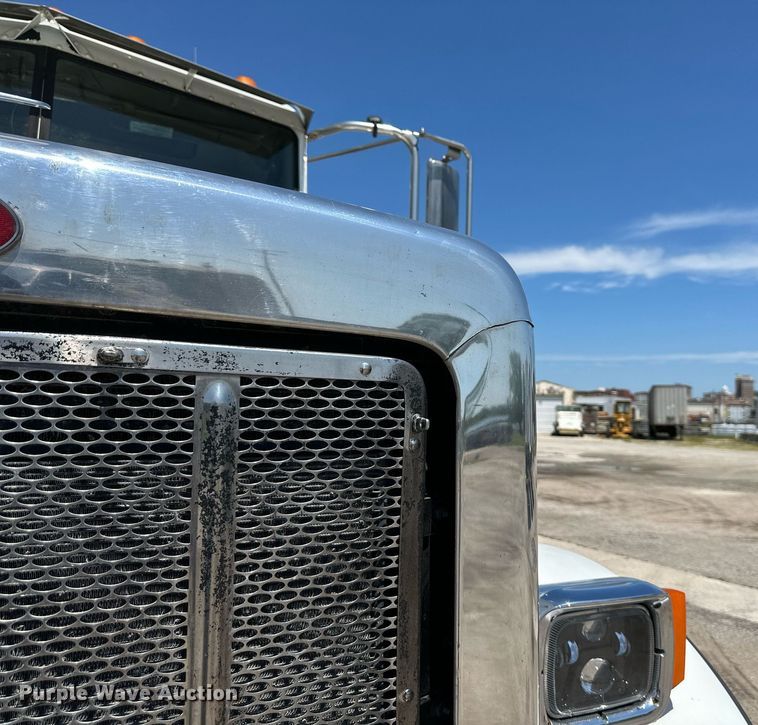 image for item DO5035 2010 Peterbilt 365  dump truck