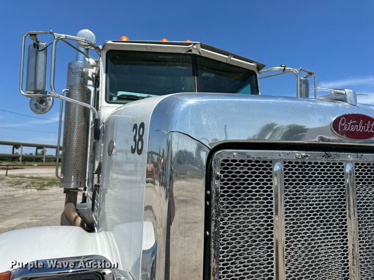 image for item DO5035 2010 Peterbilt 365  dump truck