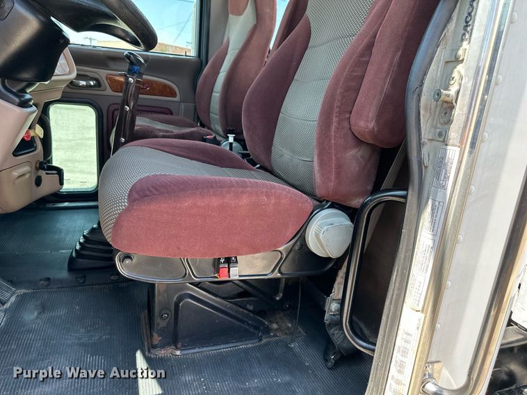 image for item DO5035 2010 Peterbilt 365  dump truck