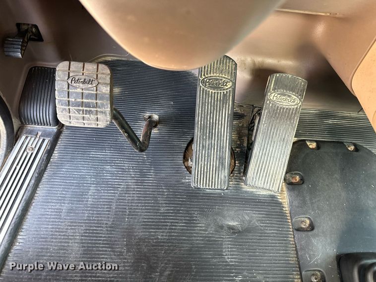 image for item DO5035 2010 Peterbilt 365  dump truck