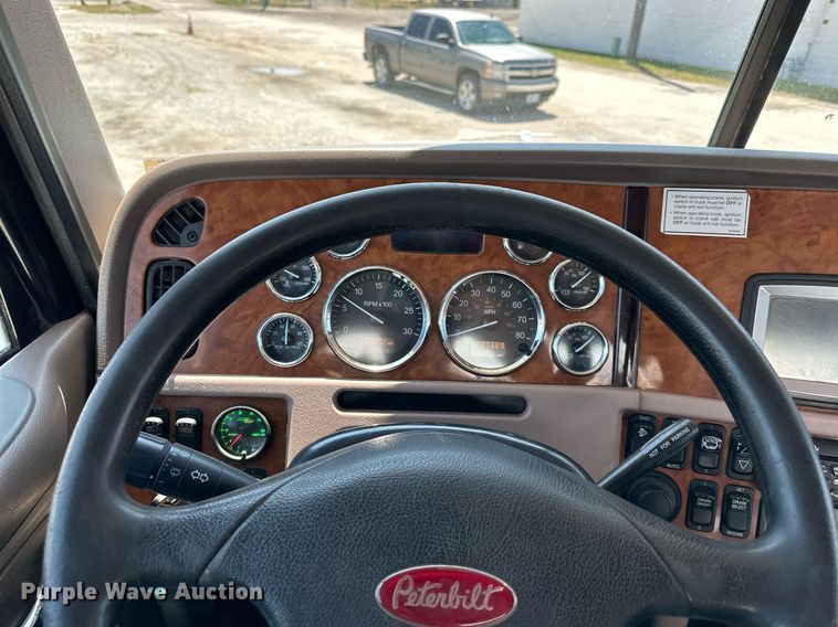 image for item DO5035 2010 Peterbilt 365  dump truck