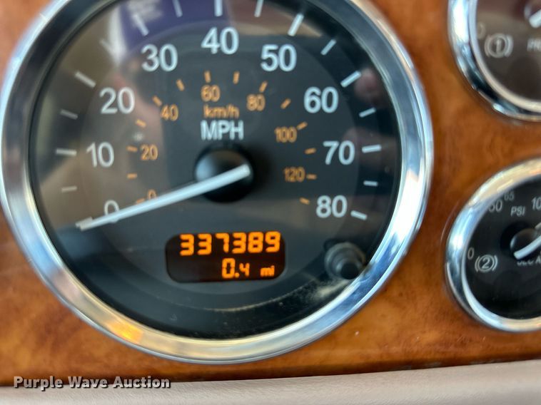 image for item DO5035 2010 Peterbilt 365  dump truck