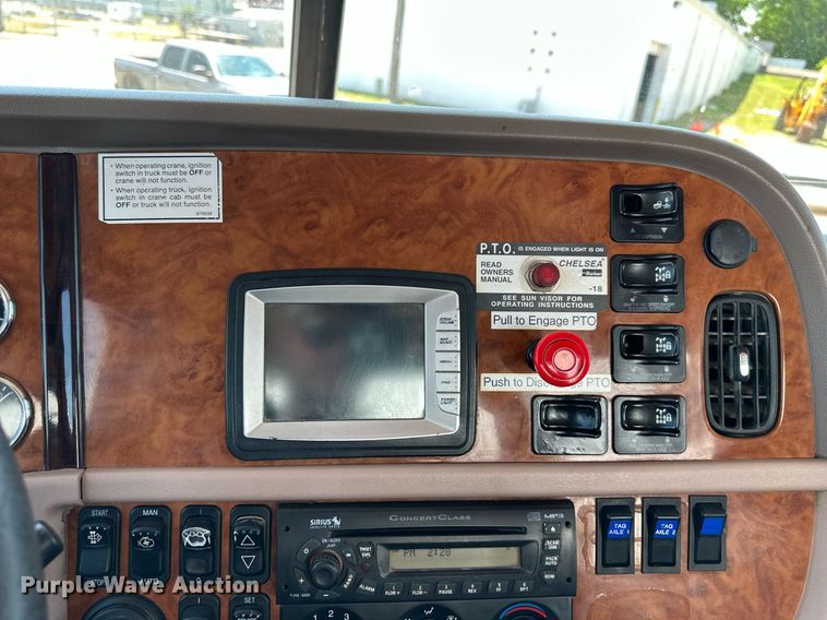 image for item DO5035 2010 Peterbilt 365  dump truck