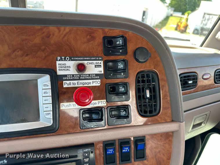 image for item DO5035 2010 Peterbilt 365  dump truck