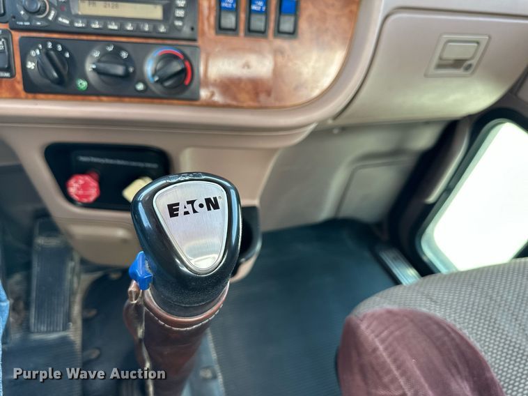 image for item DO5035 2010 Peterbilt 365  dump truck