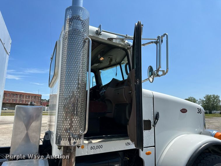 image for item DO5035 2010 Peterbilt 365  dump truck