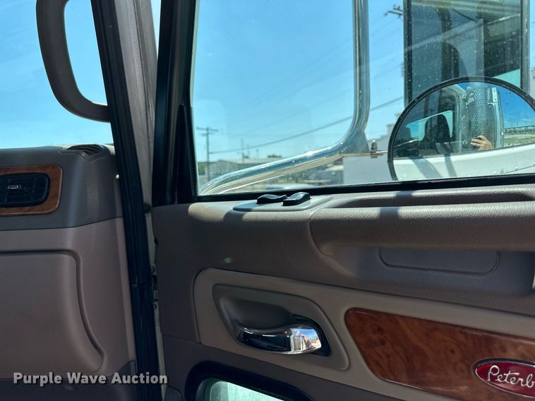 image for item DO5035 2010 Peterbilt 365  dump truck