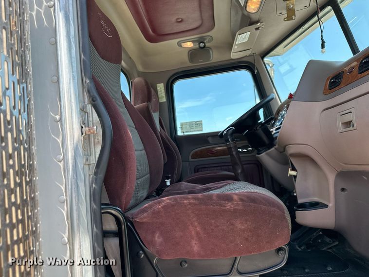 image for item DO5035 2010 Peterbilt 365  dump truck