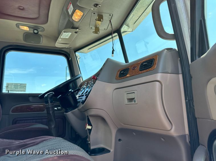 image for item DO5035 2010 Peterbilt 365  dump truck