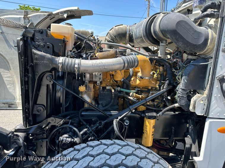 image for item DO5035 2010 Peterbilt 365  dump truck