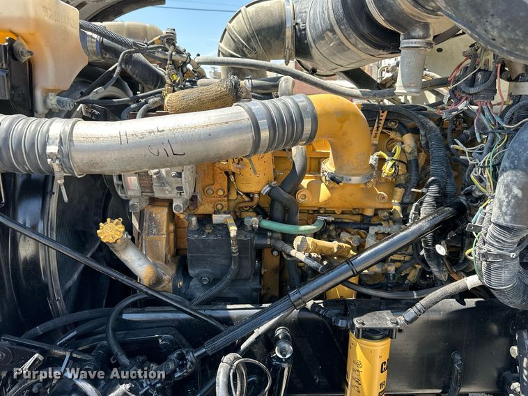 image for item DO5035 2010 Peterbilt 365  dump truck