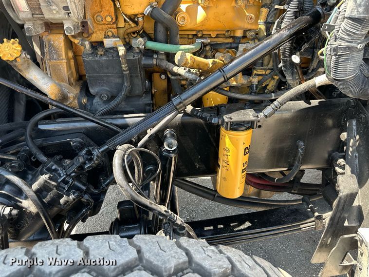 image for item DO5035 2010 Peterbilt 365  dump truck