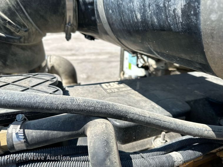 image for item DO5035 2010 Peterbilt 365  dump truck