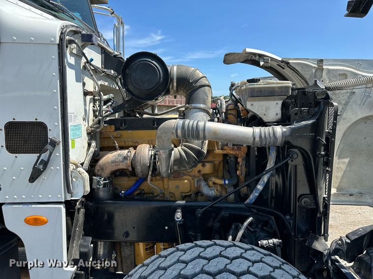 image for item DO5035 2010 Peterbilt 365  dump truck