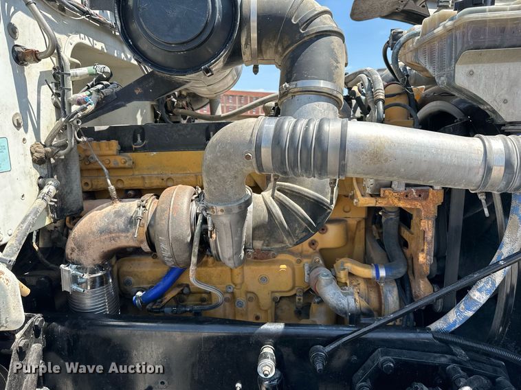 image for item DO5035 2010 Peterbilt 365  dump truck