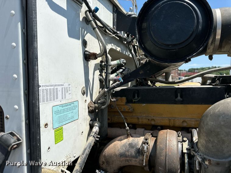 image for item DO5035 2010 Peterbilt 365  dump truck