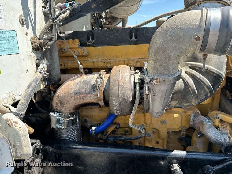 image for item DO5035 2010 Peterbilt 365  dump truck