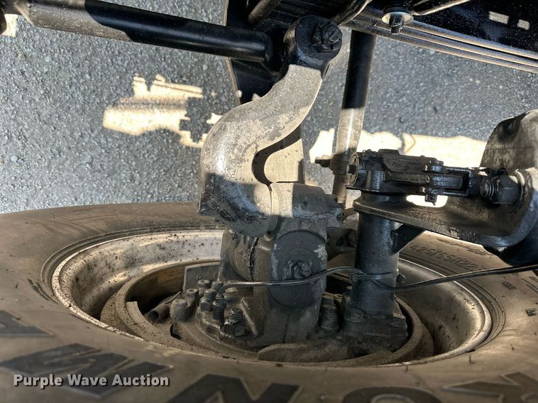 image for item DO5035 2010 Peterbilt 365  dump truck