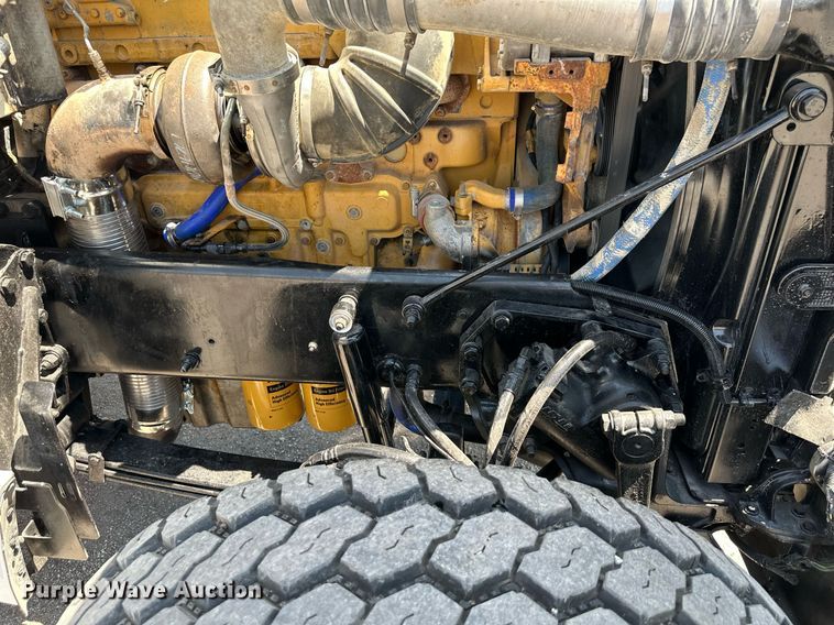 image for item DO5035 2010 Peterbilt 365  dump truck