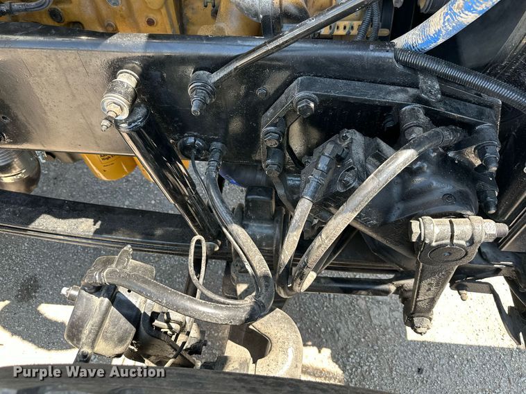 image for item DO5035 2010 Peterbilt 365  dump truck