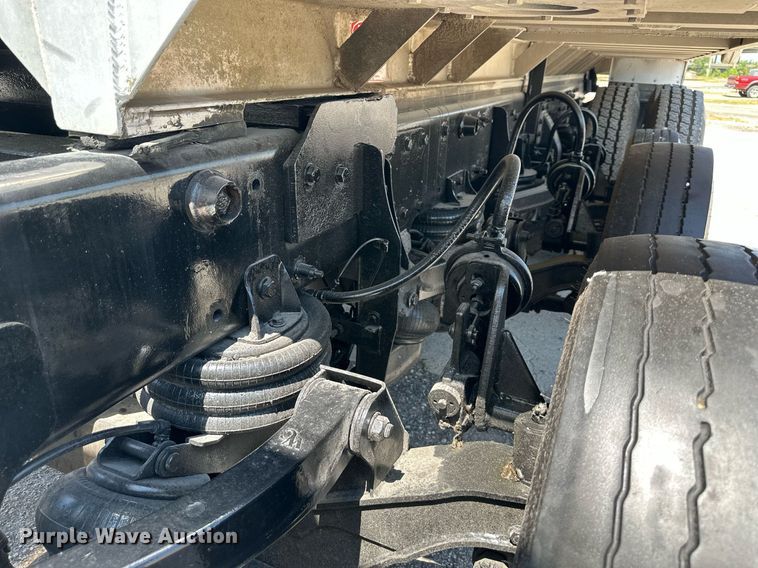 image for item DO5035 2010 Peterbilt 365  dump truck