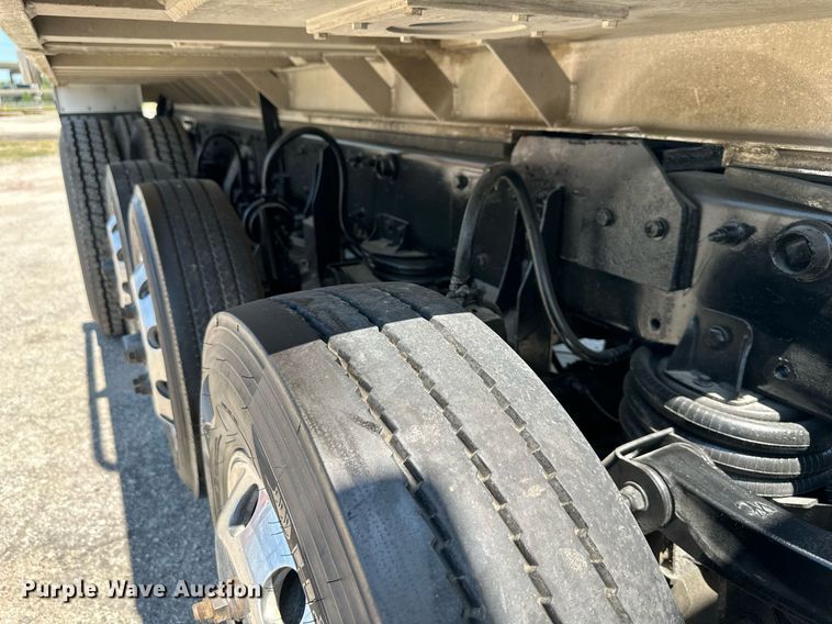 image for item DO5035 2010 Peterbilt 365  dump truck