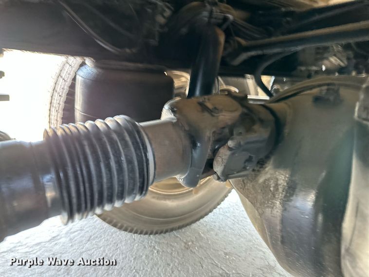 image for item DO5035 2010 Peterbilt 365  dump truck