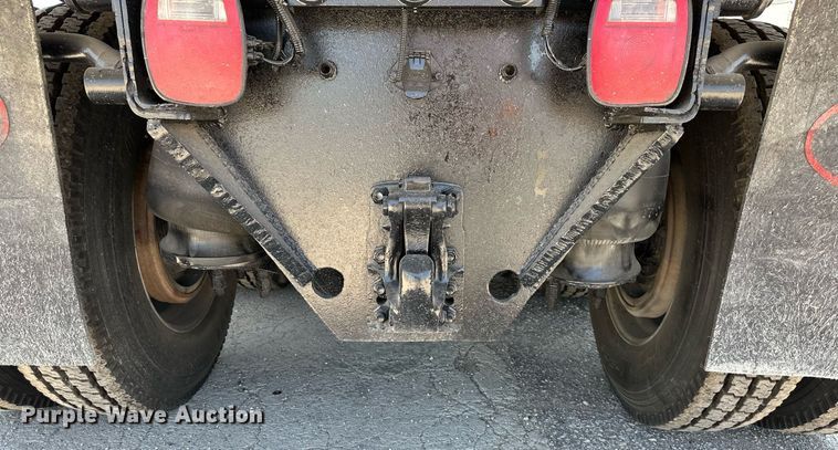 image for item DO5035 2010 Peterbilt 365  dump truck