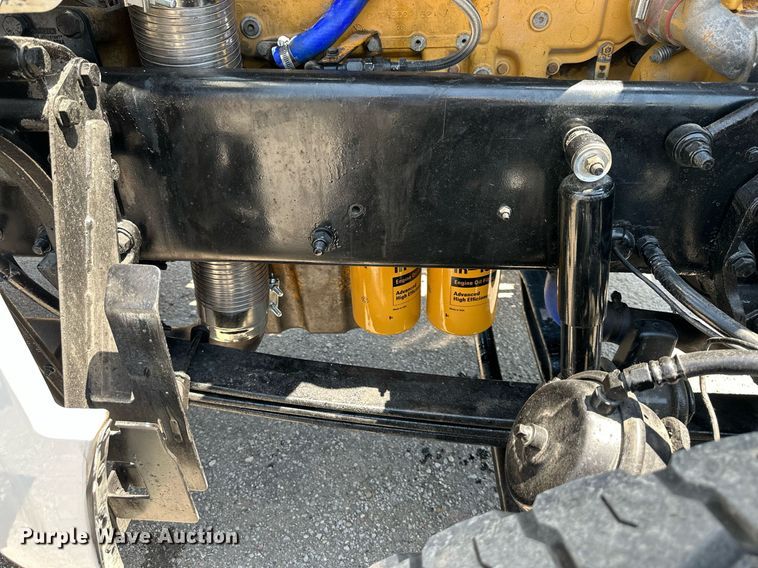 image for item DO5035 2010 Peterbilt 365  dump truck