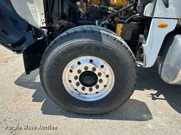 image for item DO5035 2010 Peterbilt 365  dump truck