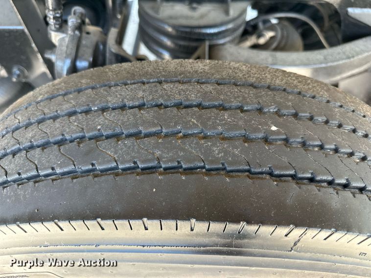 image for item DO5035 2010 Peterbilt 365  dump truck