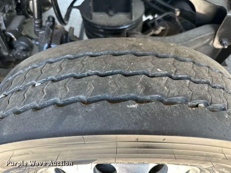 image for item DO5035 2010 Peterbilt 365  dump truck