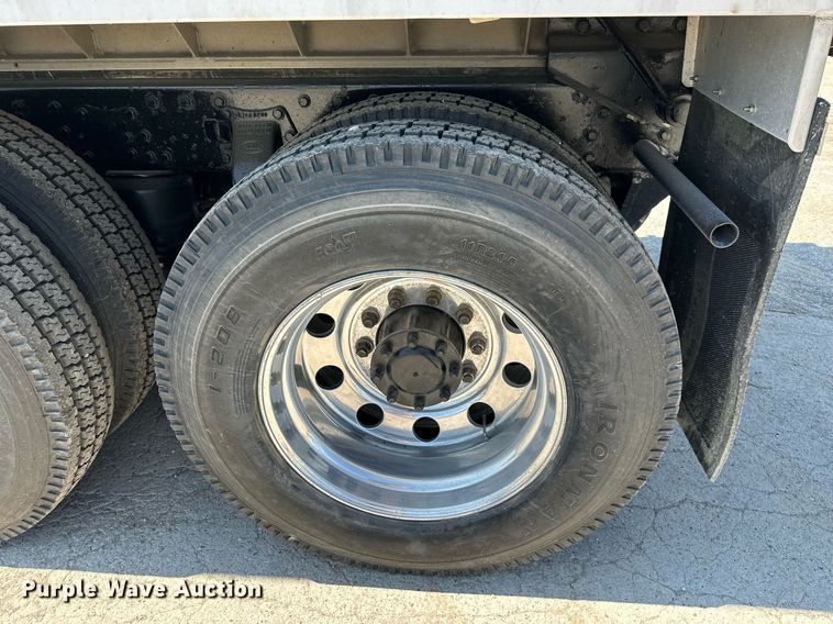 image for item DO5035 2010 Peterbilt 365  dump truck