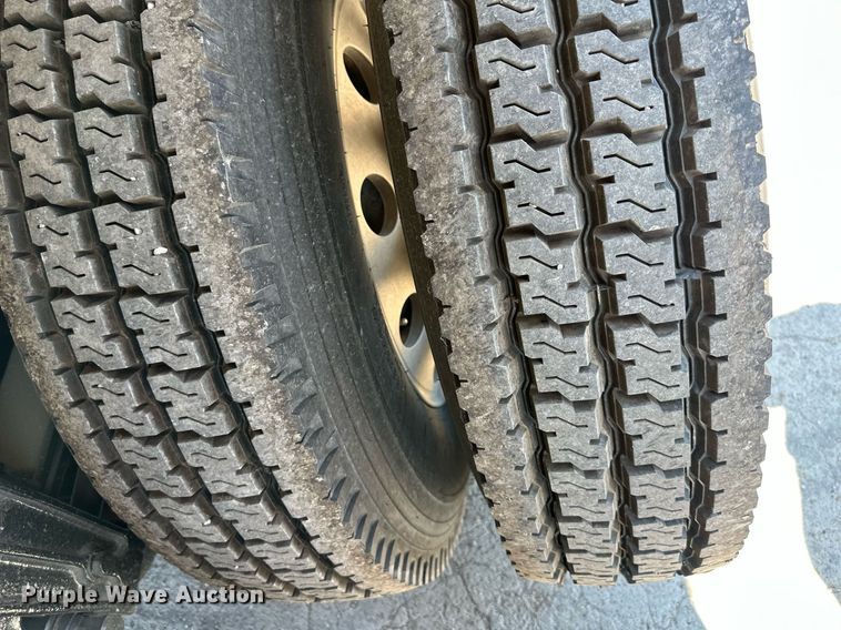 image for item DO5035 2010 Peterbilt 365  dump truck