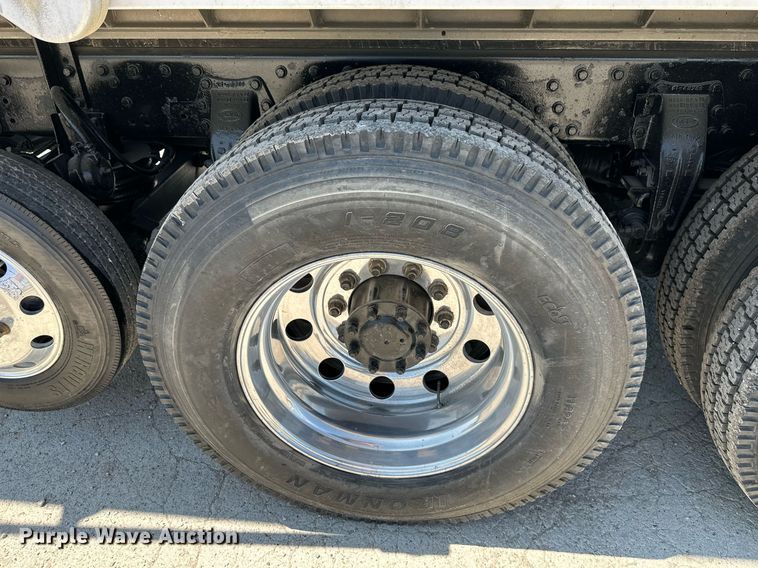 image for item DO5035 2010 Peterbilt 365  dump truck