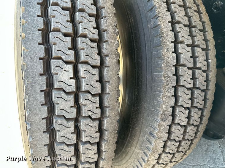 image for item DO5035 2010 Peterbilt 365  dump truck