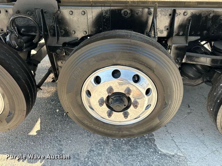 image for item DO5035 2010 Peterbilt 365  dump truck