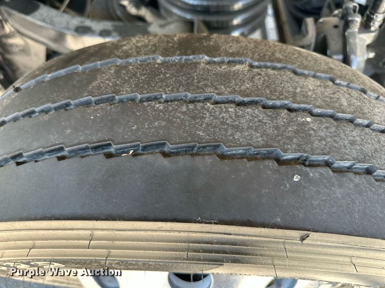 image for item DO5035 2010 Peterbilt 365  dump truck