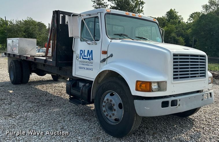 image for item DO5052 2000 International 4700  flatbed truck