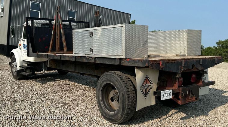 image for item DO5052 2000 International 4700  flatbed truck