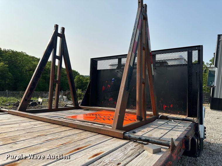 image for item DO5052 2000 International 4700  flatbed truck